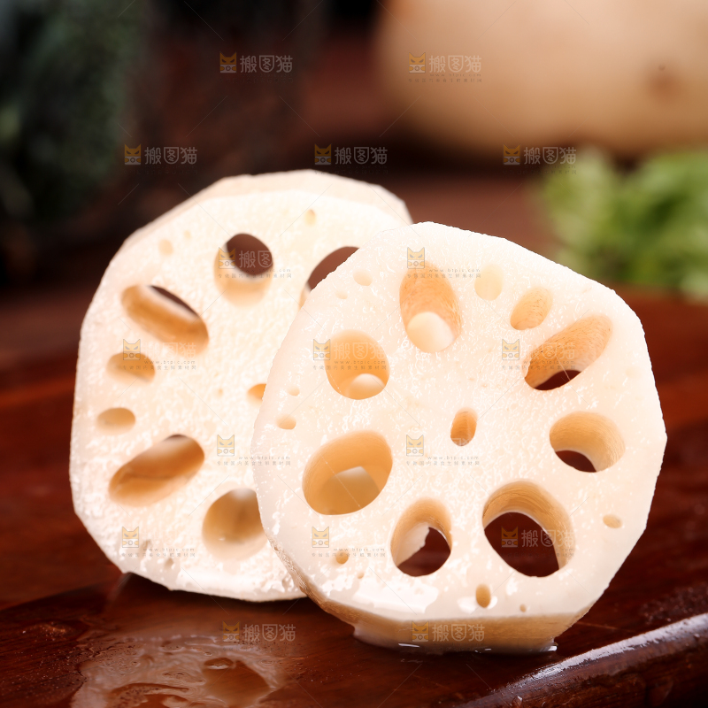 木底上的粉藕