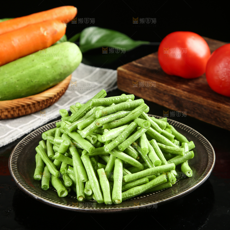 黑底上一盘豆角