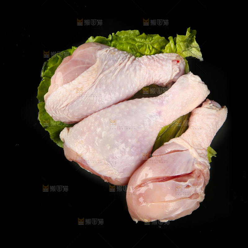 黑底上放着鸡腿