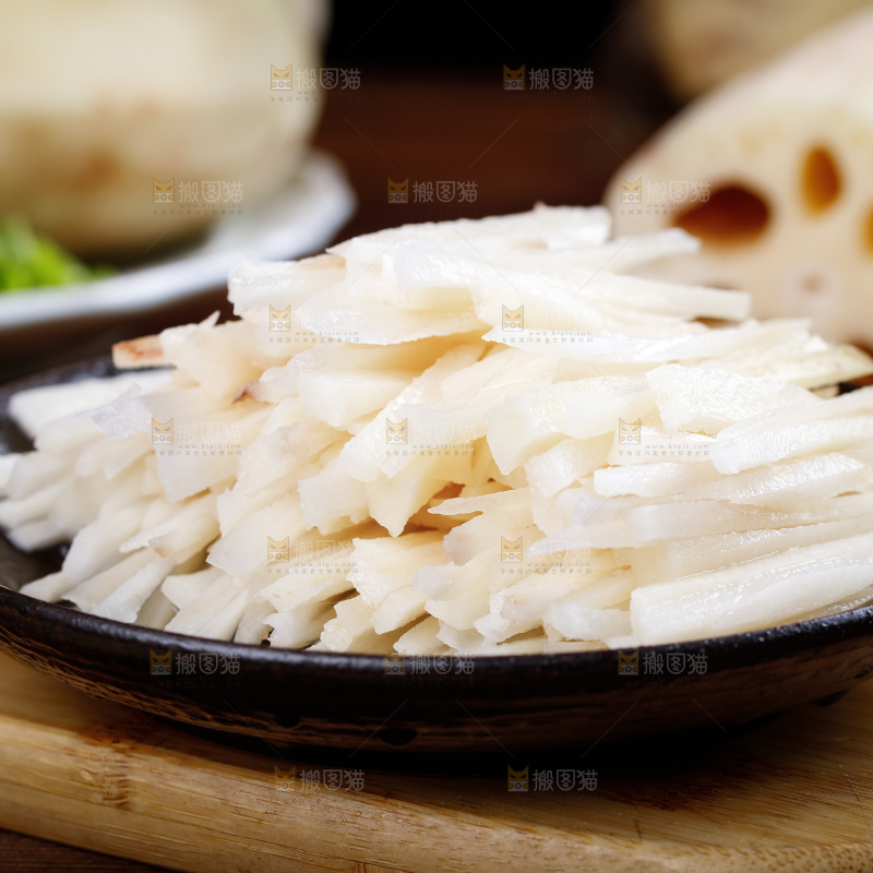 木板上一盘藕丝