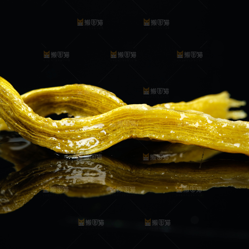 黑底上的石斛
