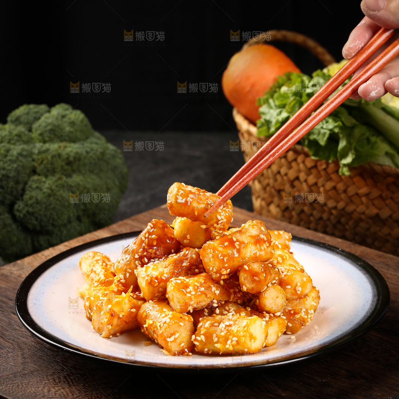 筷子上夹着拔丝山药