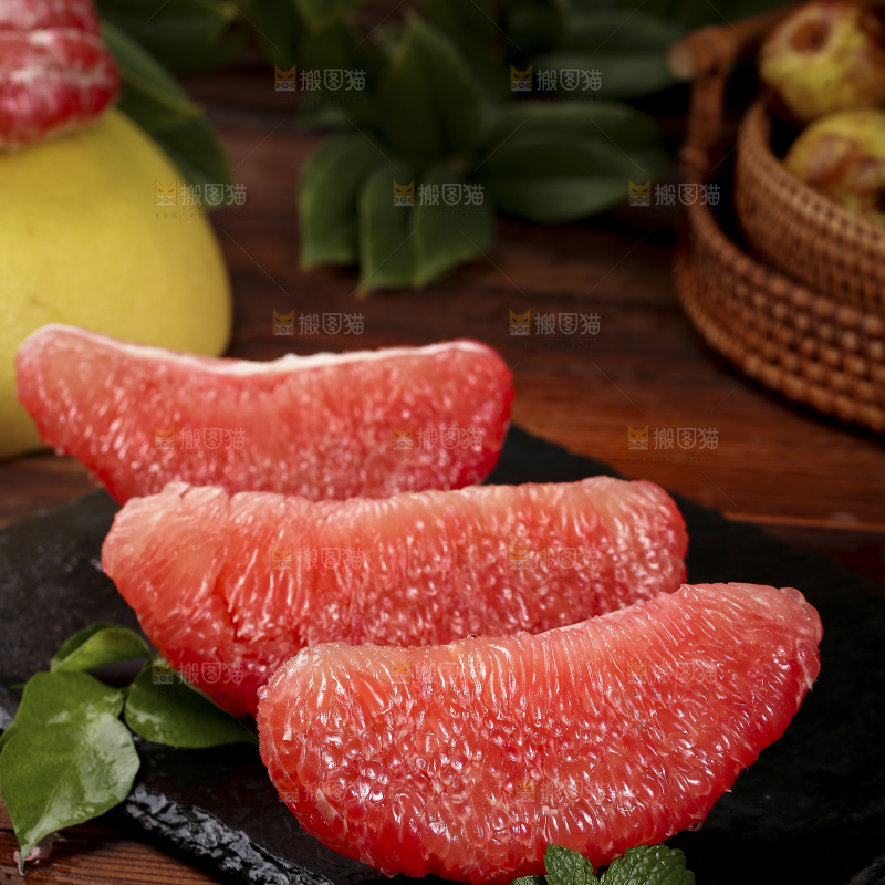 黑底上的福建红心蜜柚