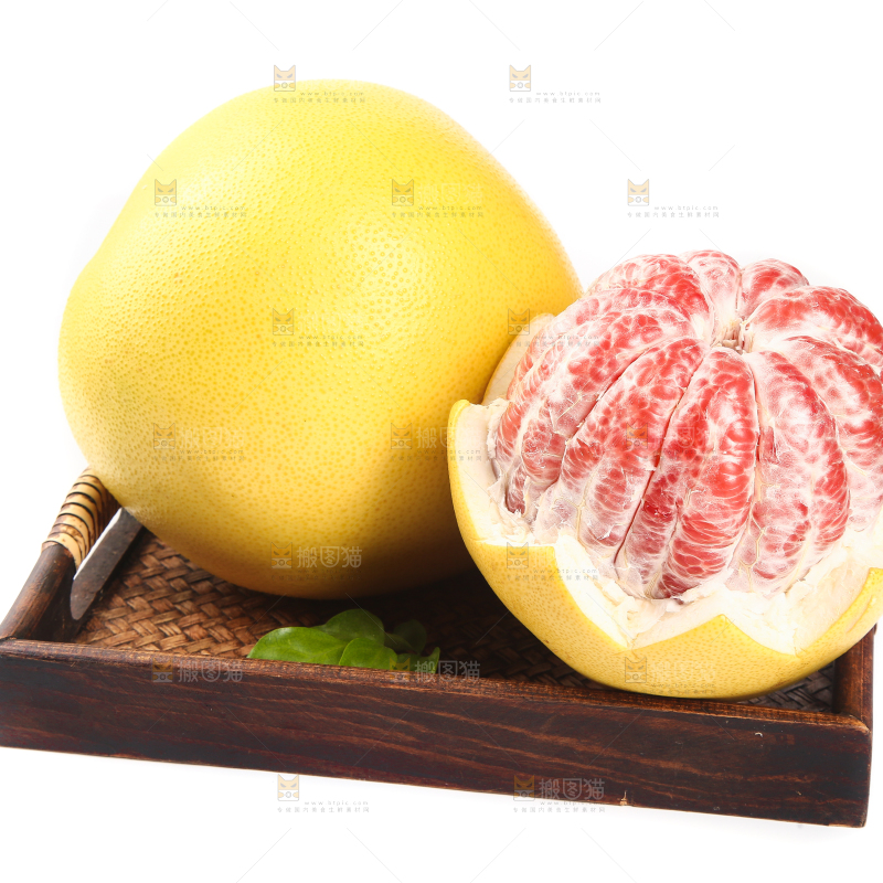 木盘里的蜜柚