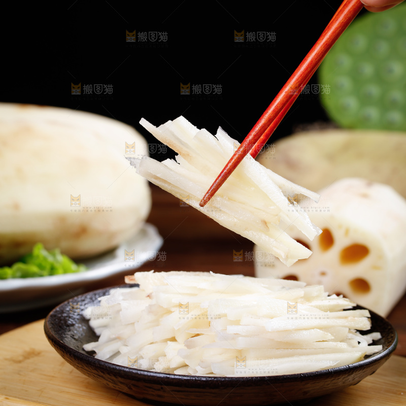 筷子上夹着藕丝