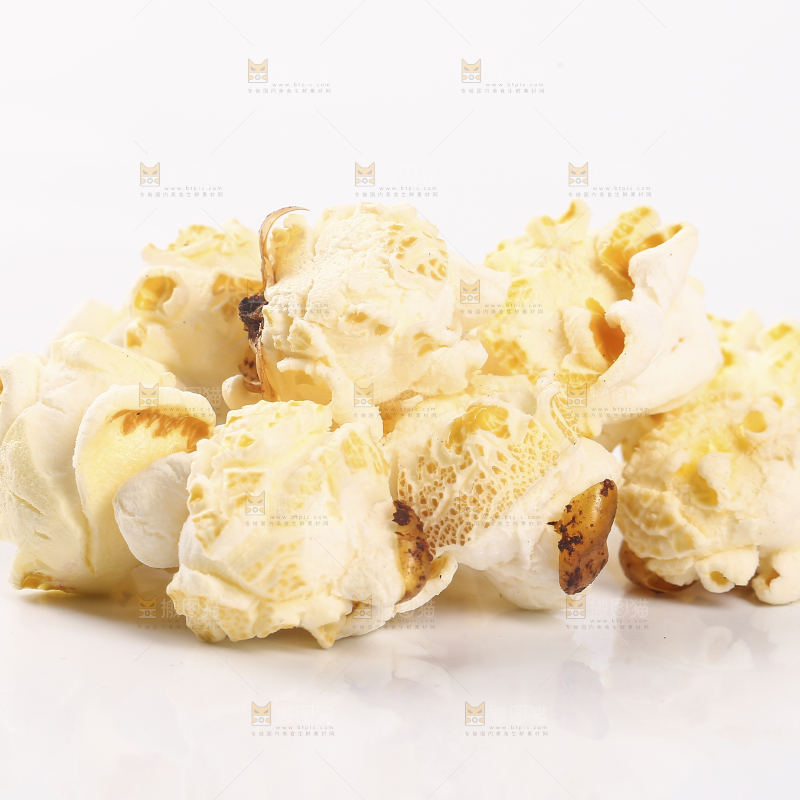 白底上的爆花玉米