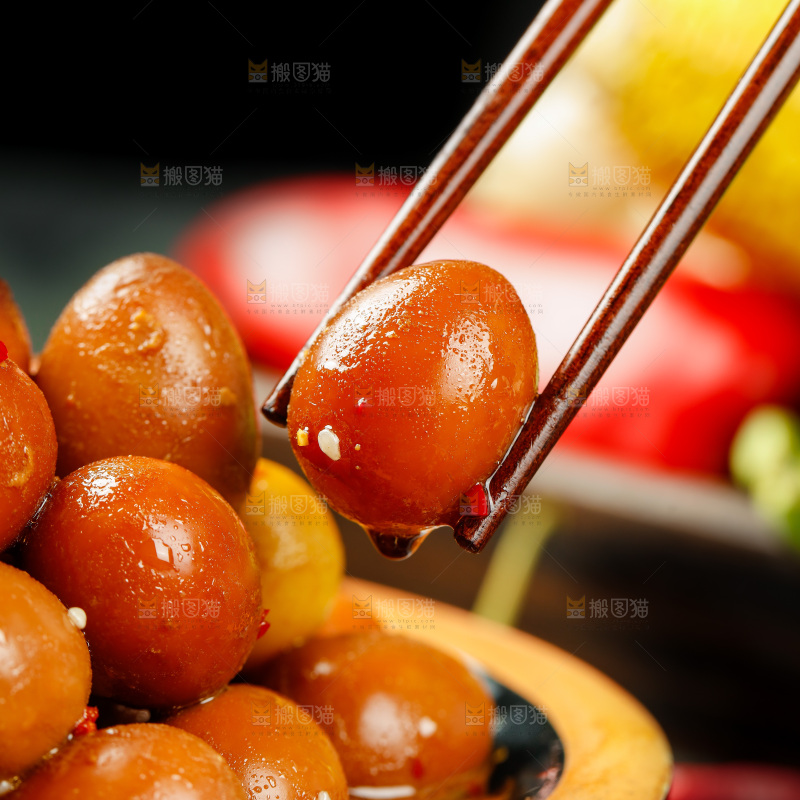 筷子上夹着乡巴佬蛋