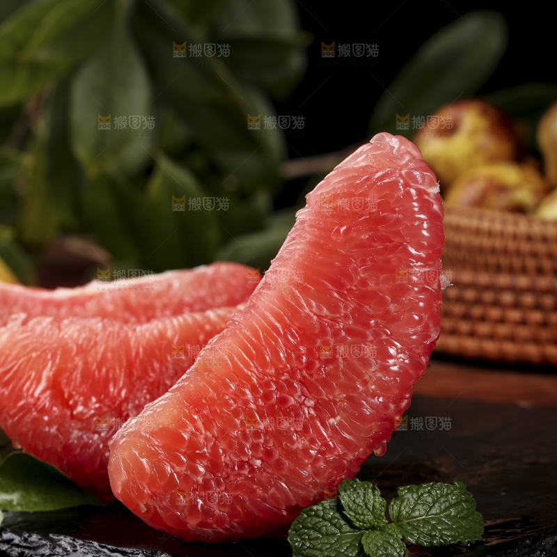 黑底上的福建红心蜜柚