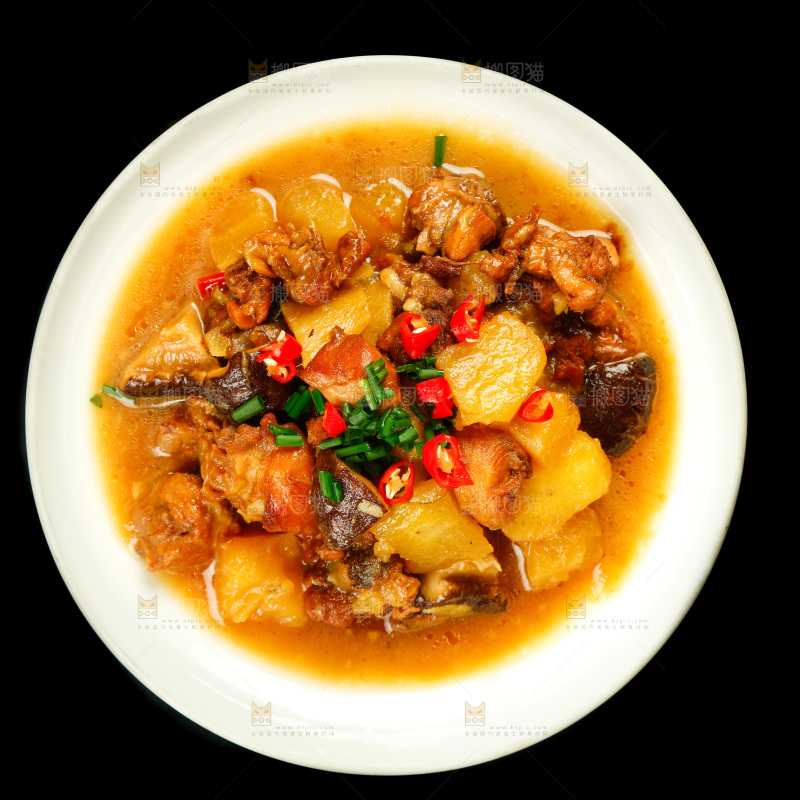 黑底上一盘红烧鸡肉焖土豆