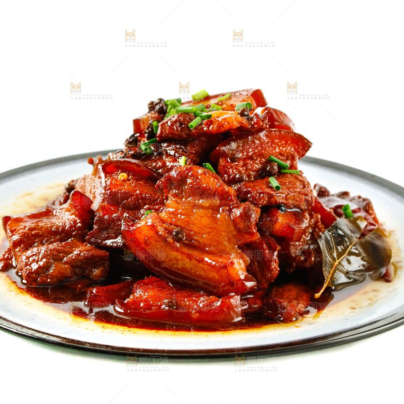 一盘红烧把子肉摆放在白底上