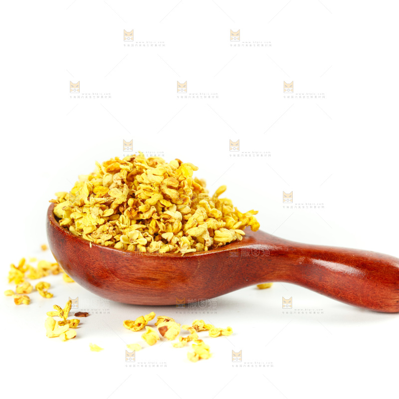 勺子舀着桂花