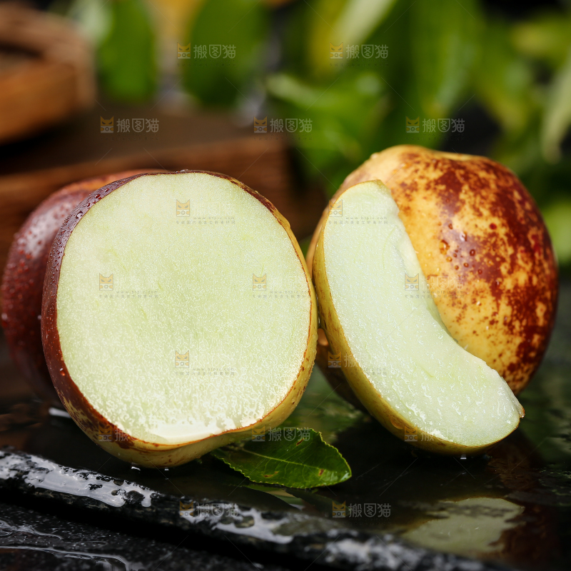 黑底上放着冬枣
