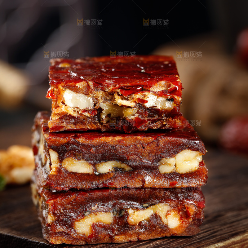 木板上的红枣夹心派
