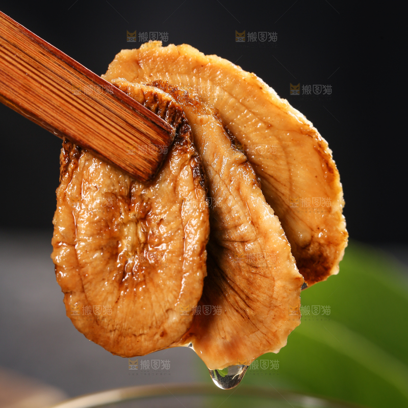 夹子上夹着牛蒡片