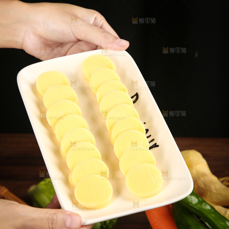 木底上的鸡蛋豆腐
