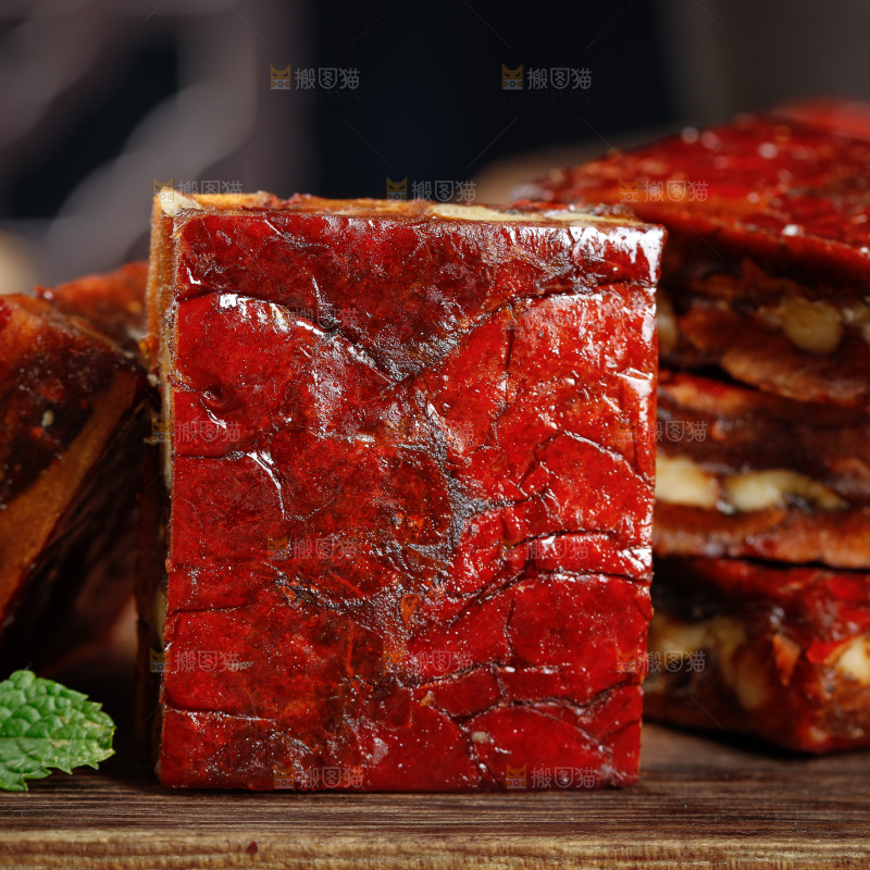 木板上的红枣夹心派