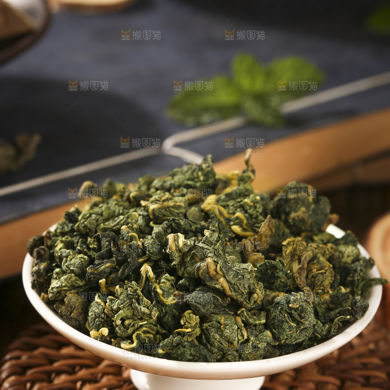 木底上放着的桑叶茶