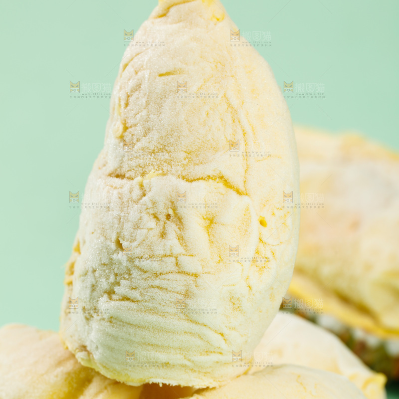 一堆冻榴莲肉