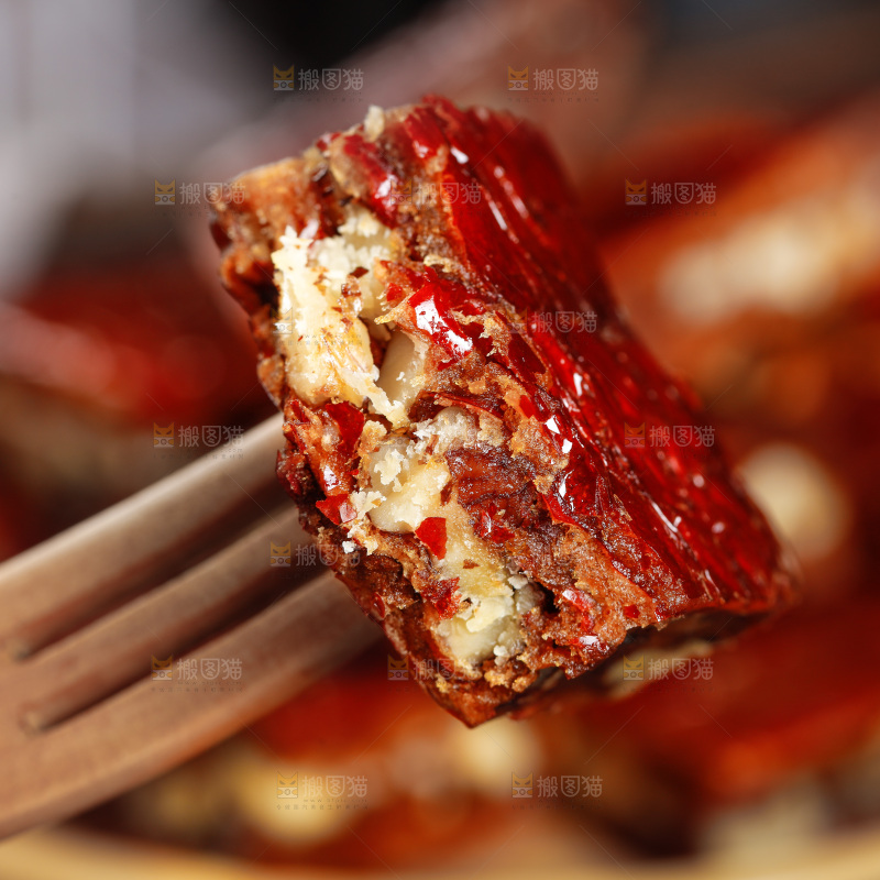 叉子插着枣仁派