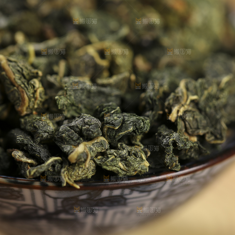 木底上放着的桑叶茶