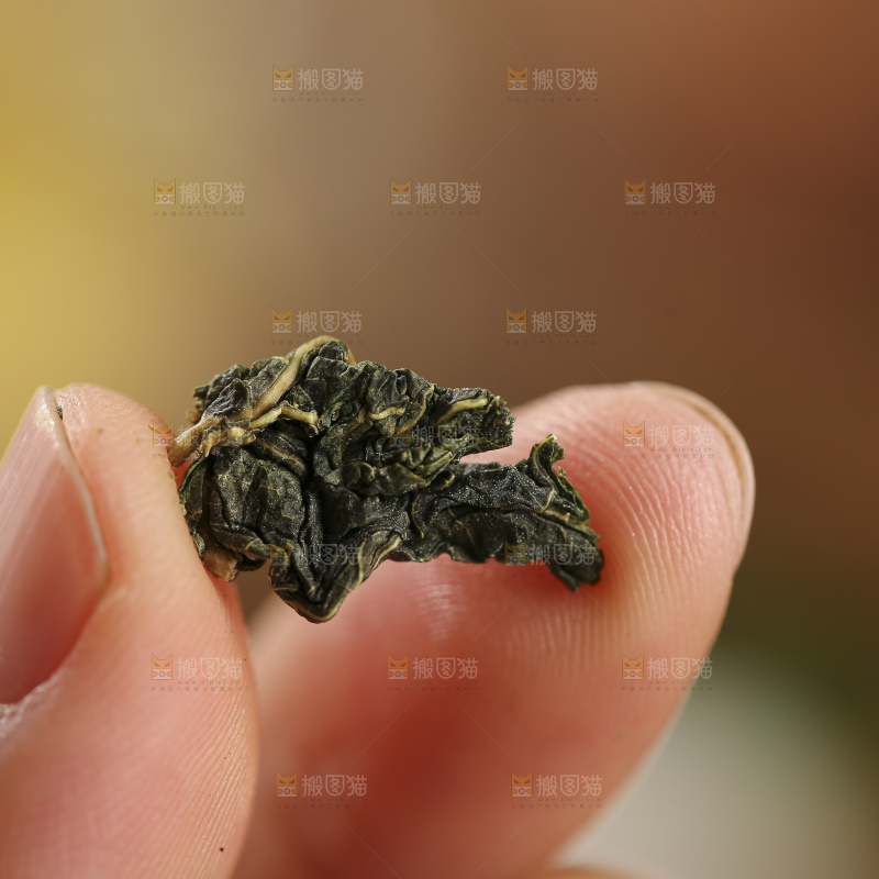 木底上放着的桑叶茶