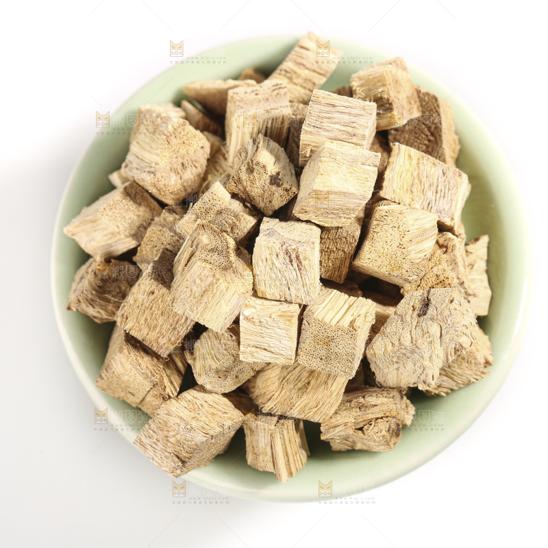 白底上放着葛根
