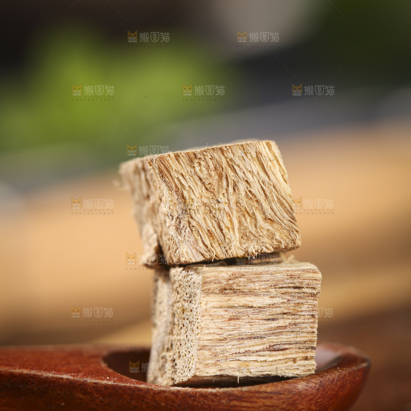 木底上的葛根