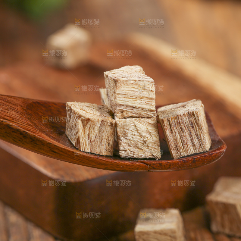 木底上的葛根