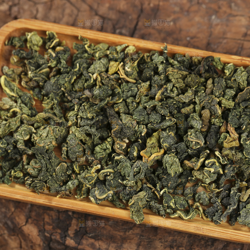 木底上放着的桑叶茶
