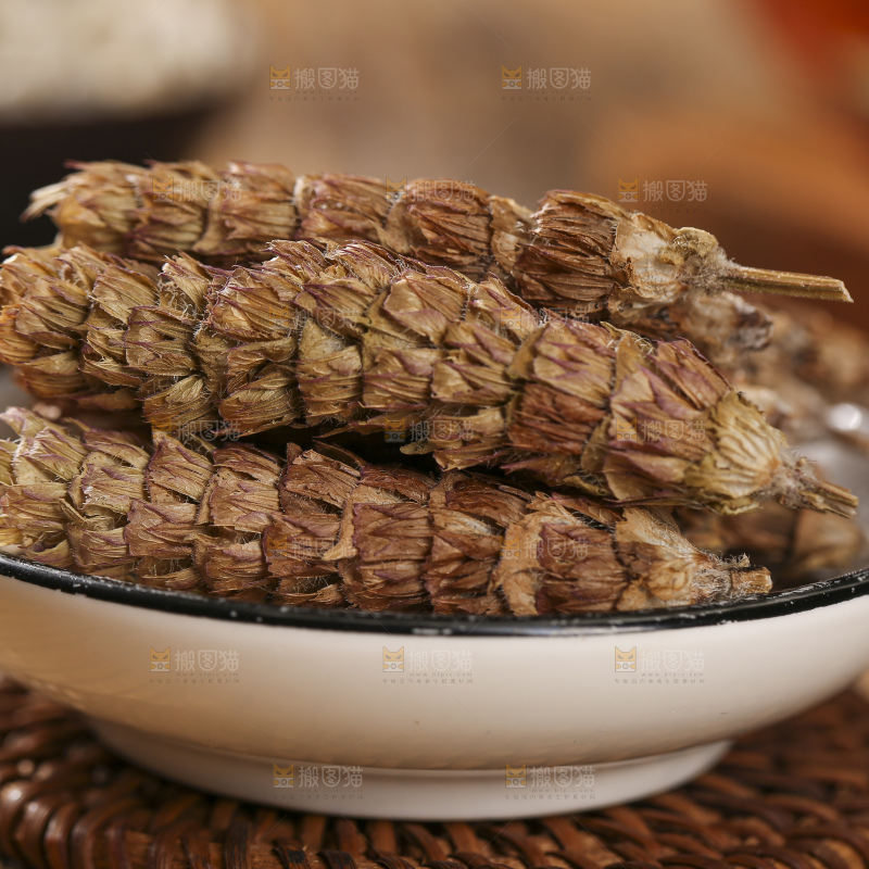 木底上的夏枯草