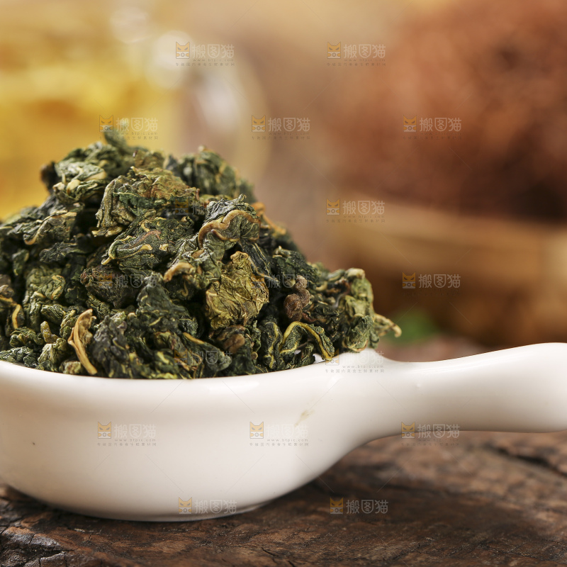木底上放着的桑叶茶