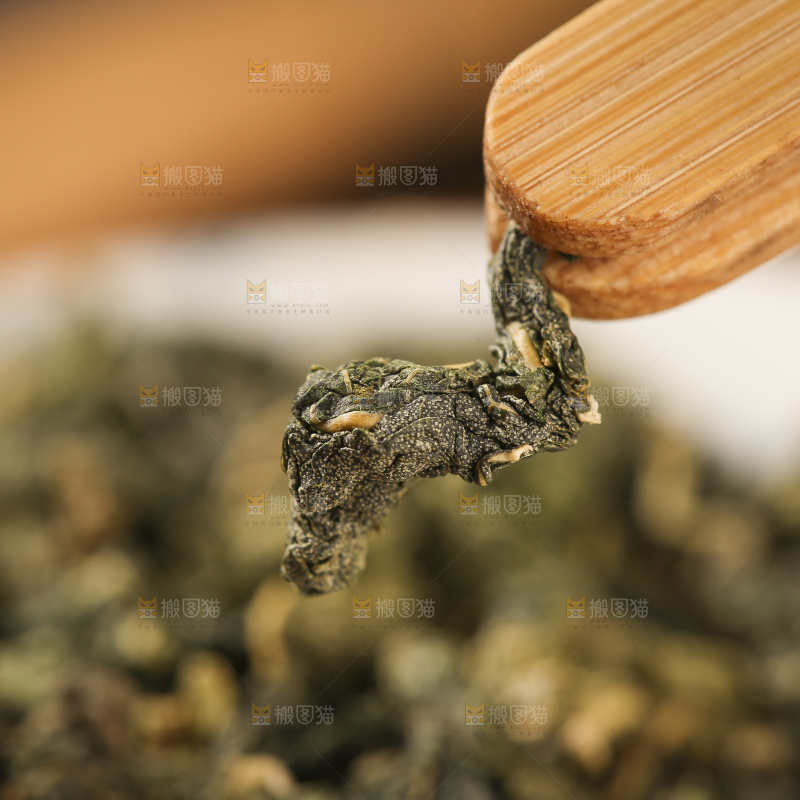 木底上放着的桑叶茶