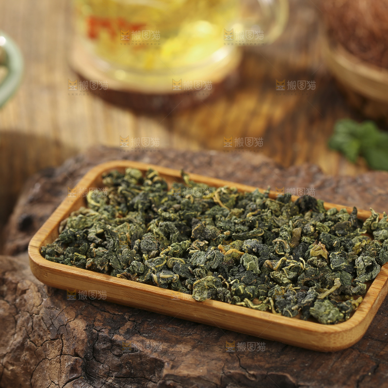 木底上放着的桑叶茶
