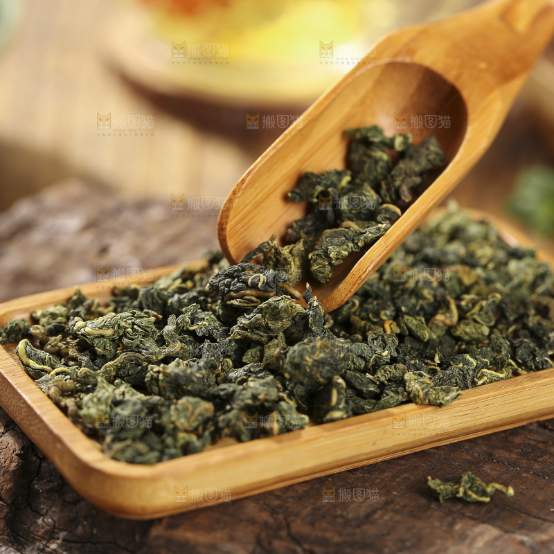 木底上放着的桑叶茶