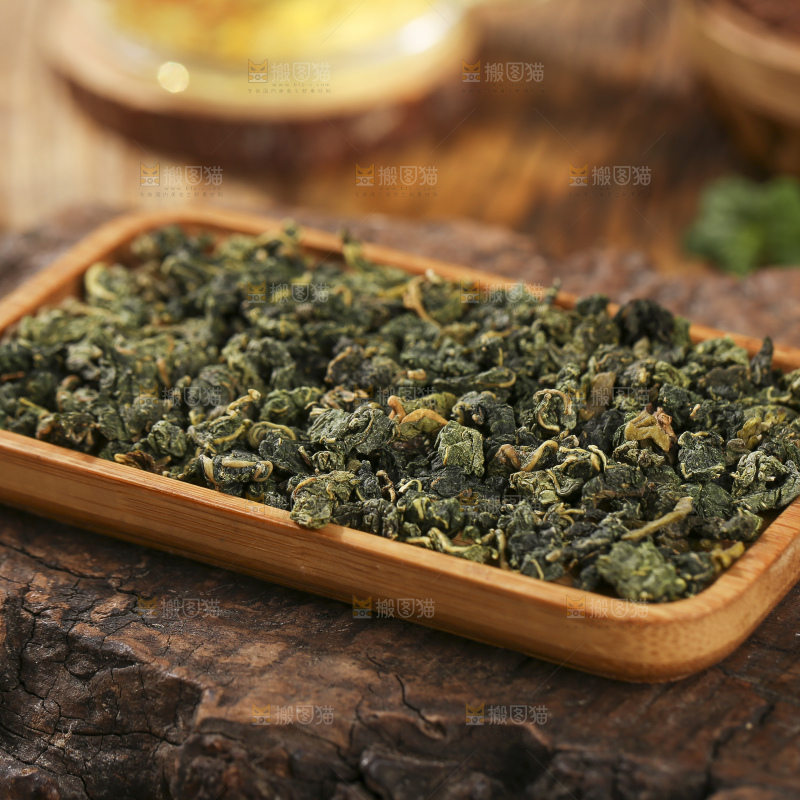 木底上放着的桑叶茶