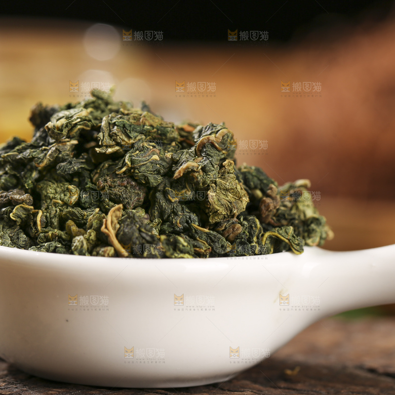 木底上放着的桑叶茶