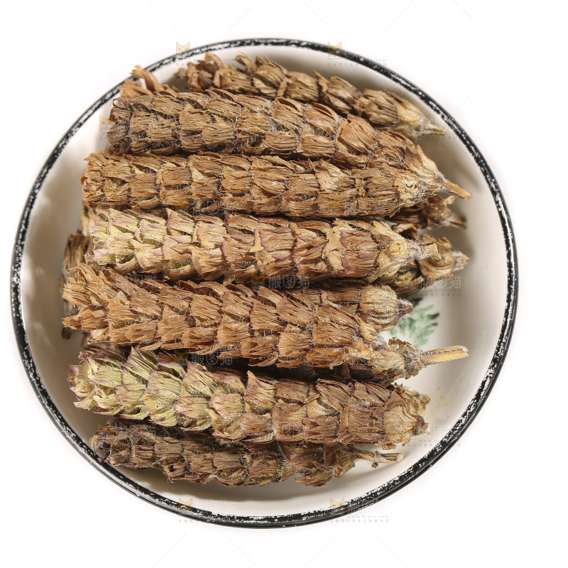 白底上放着夏枯草