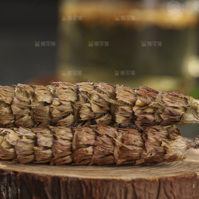 木底上的夏枯草