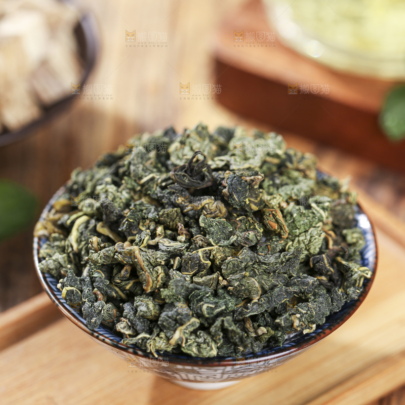 木底上放着的桑叶茶