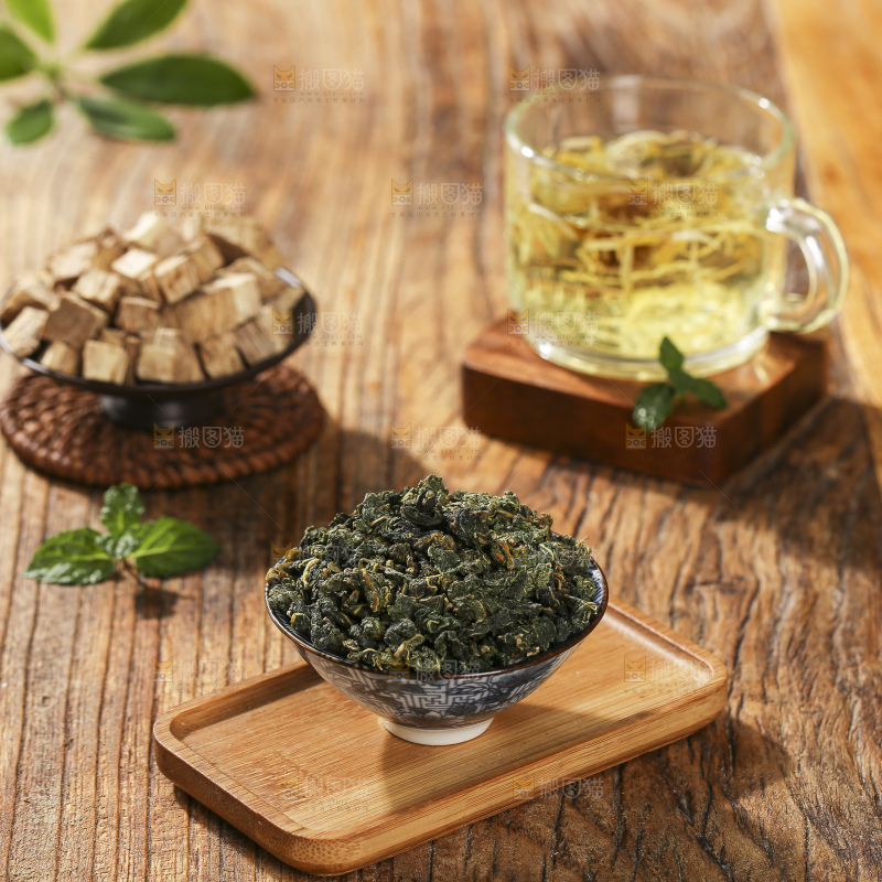木底上放着的桑叶茶