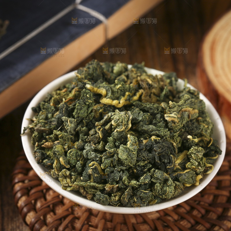 木底上放着的桑叶茶