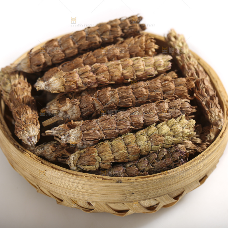 白底上放着夏枯草