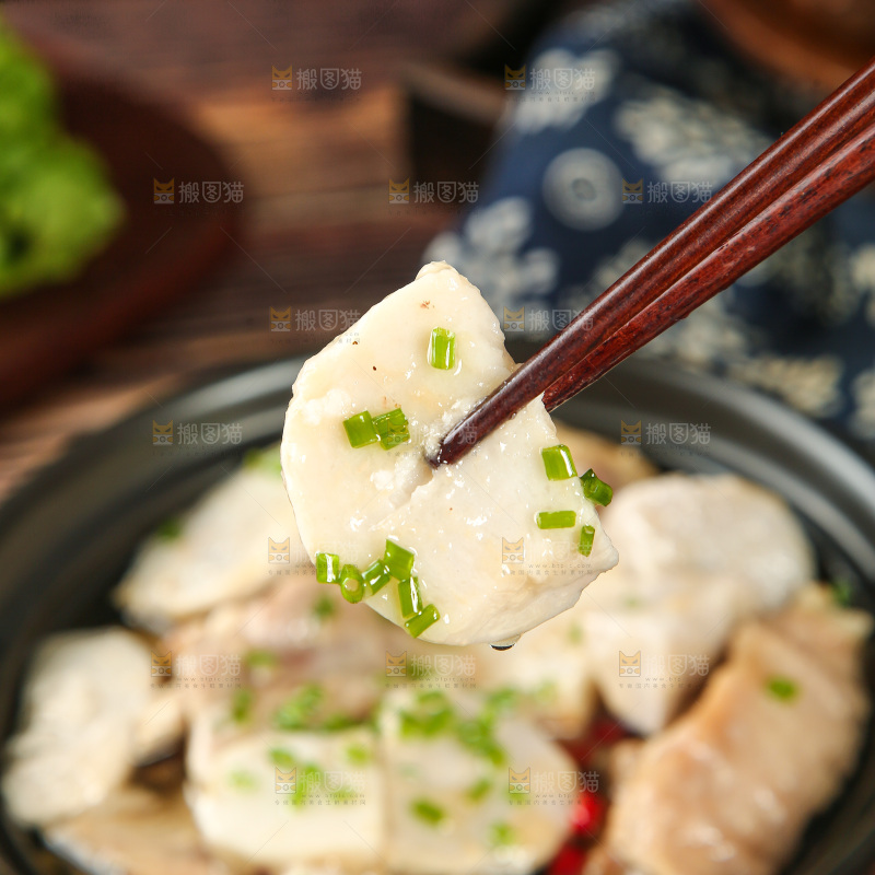 深底上的芋头排骨煲
