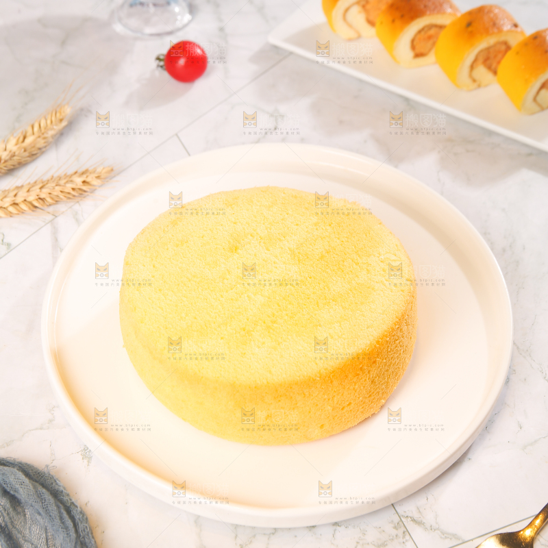 白底上的芝士蛋糕