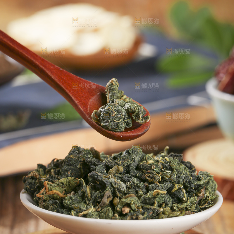 木底上放着的桑叶茶