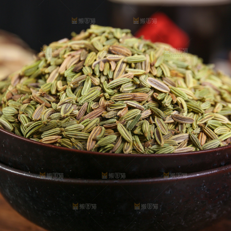 木底上的小茴香籽