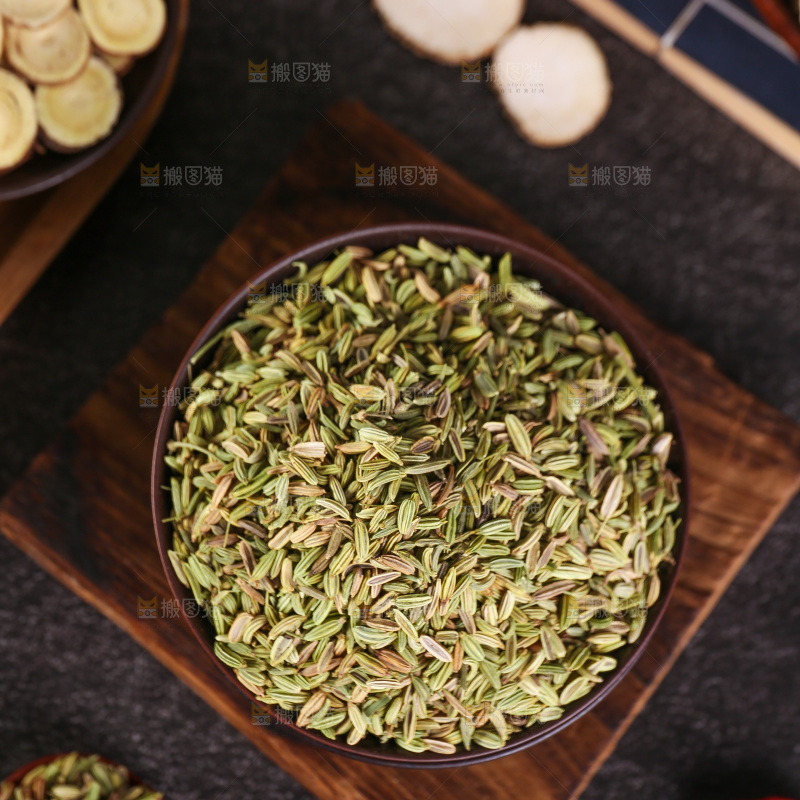 木底上的小茴香籽