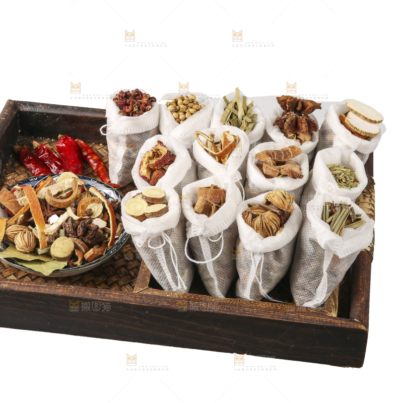 木底上的香料组合