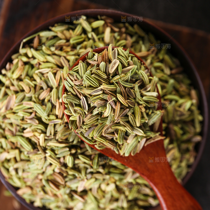 木底上的小茴香籽