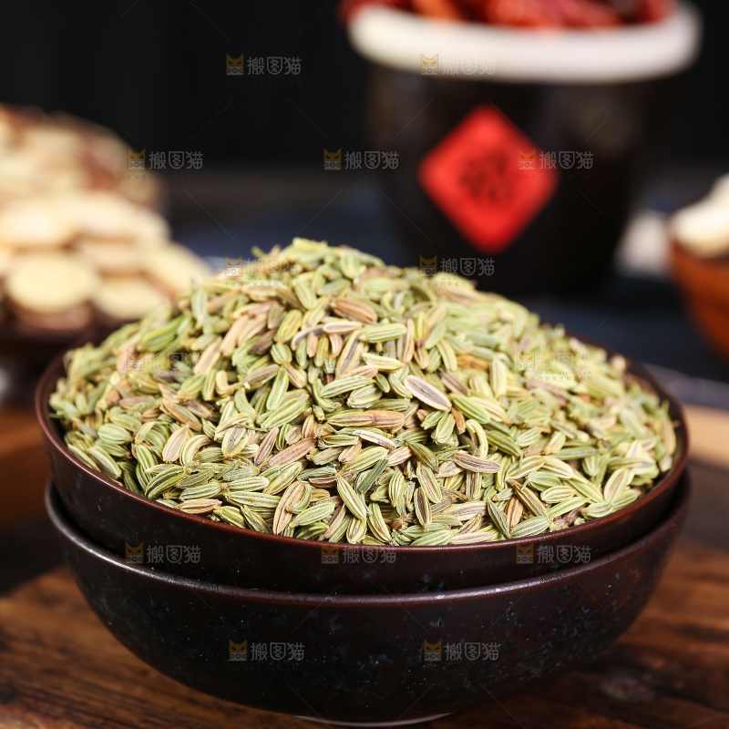 木底上的小茴香籽